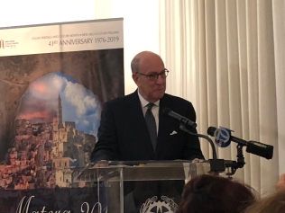 Stephen Briganti, President of the Ellis Island Foundation, addresses guests at the Consulate of Italy on the occasion of his award of the Leonardo da Vinci honor by the IHCC-NY, Inc.